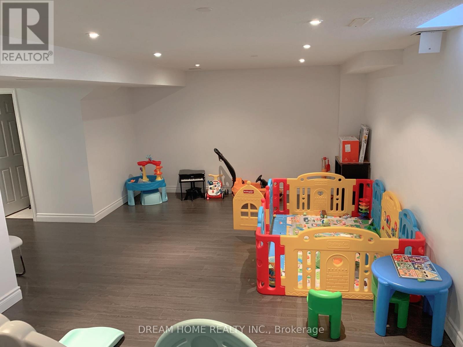 92 Sanderson Road, Markham, Ontario  L6C 2H2 - Photo 5 - N13169568