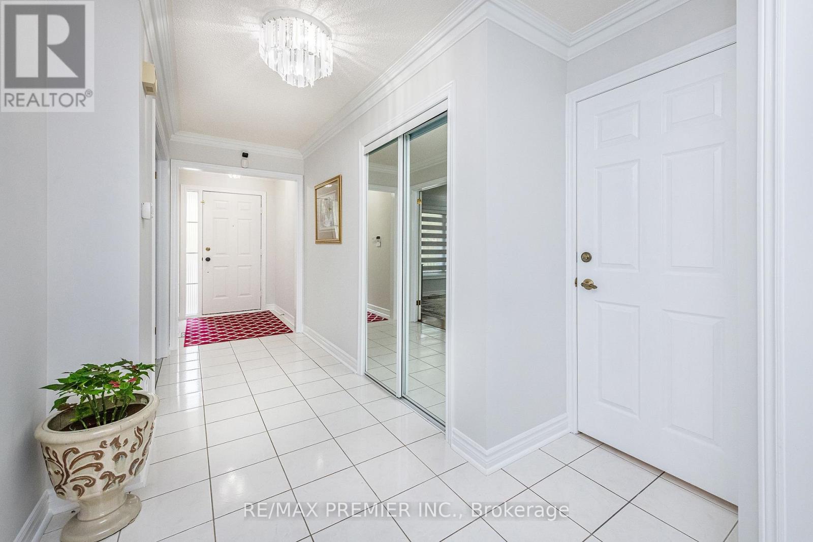 175 Medallion Boulevard, Vaughan, Ontario  L4L 8R7 - Photo 4 - N13169580