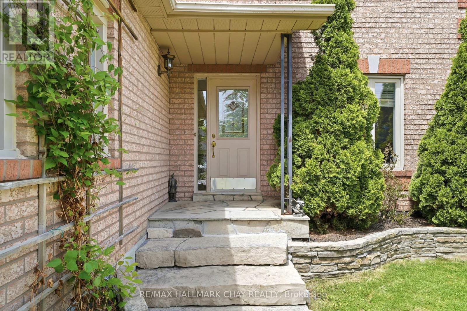 14 Dugdale Avenue, New Tecumseth, Ontario  L0G 1A0 - Photo 6 - N13169662