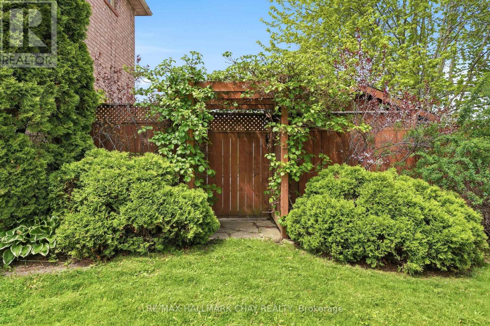 14 Dugdale Avenue, New Tecumseth, Ontario  L0G 1A0 - Photo 7 - N13169662