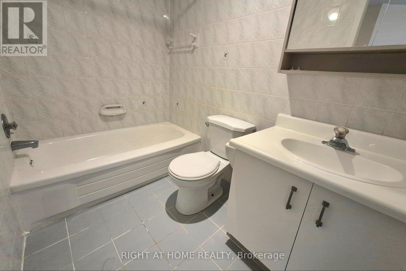 14 Ritva Court, Richmond Hill, Ontario  L4C 9R5 - Photo 13 - N13169664