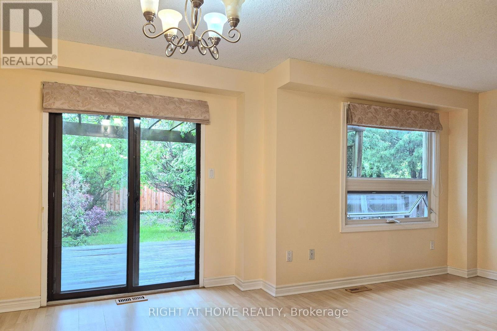 14 Ritva Court, Richmond Hill, Ontario  L4C 9R5 - Photo 4 - N13169664