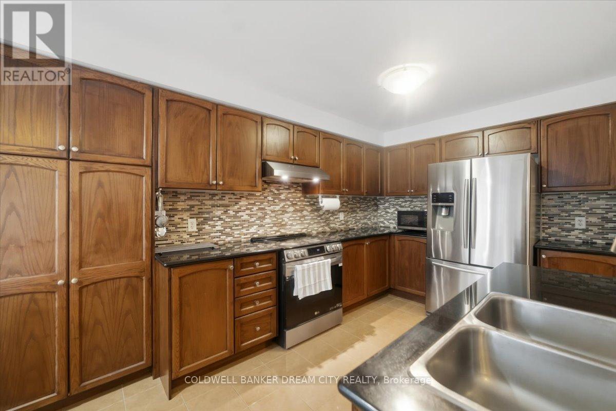 559 Midland Avenue, Toronto, Ontario  M1N 4E8 - Photo 4 - E13169700