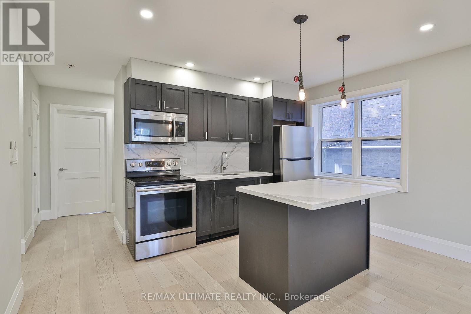 8 Grafton Avenue, Toronto, Ontario  M6R 1C4 - Photo 10 - W13169610
