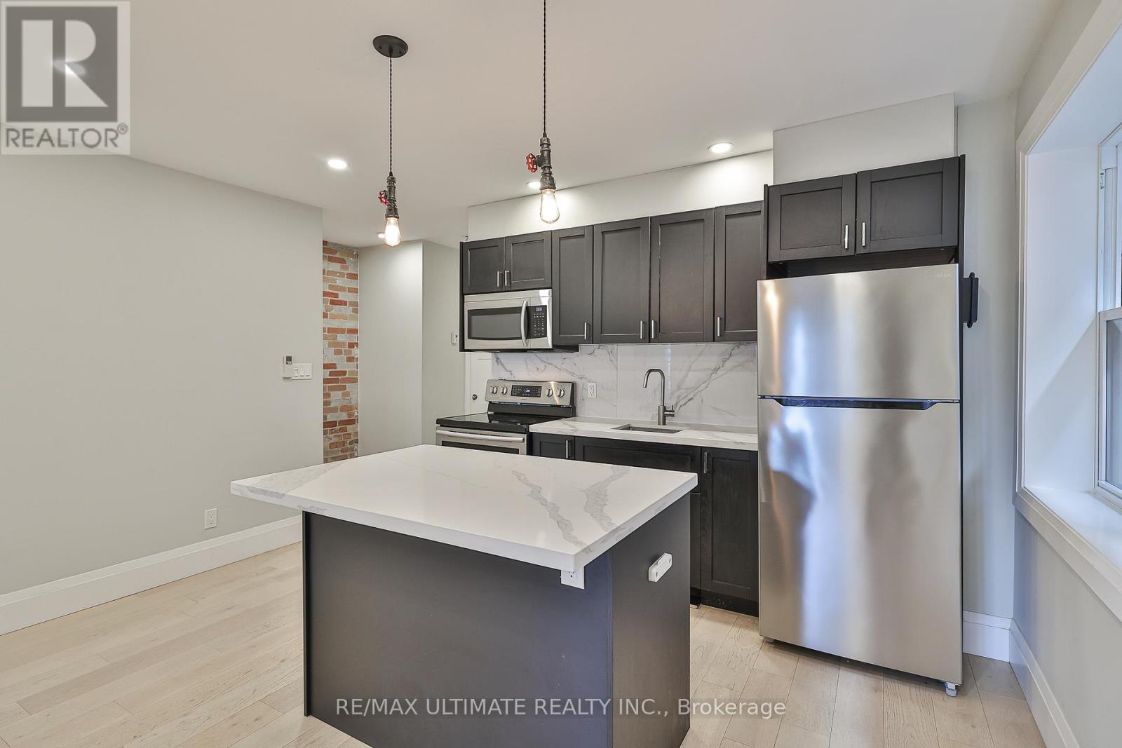 8 Grafton Avenue, Toronto, Ontario  M6R 1C4 - Photo 12 - W13169610