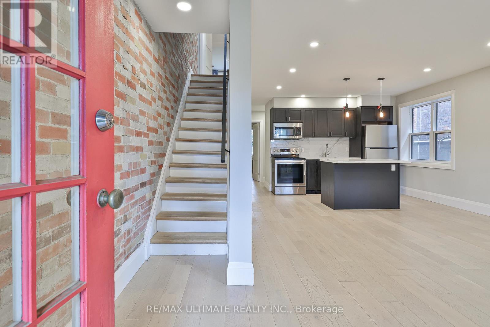 8 Grafton Avenue, Toronto, Ontario  M6R 1C4 - Photo 4 - W13169610