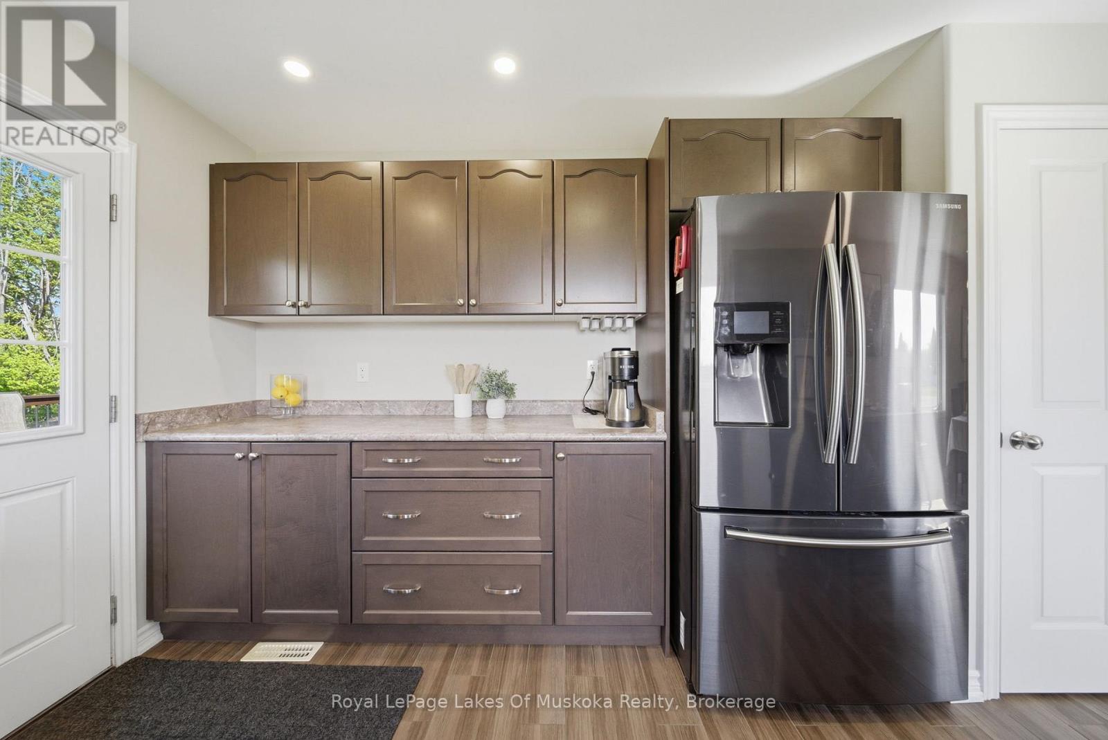 4 Keyzer Drive, Oro-Medonte (Warminster), Ontario  L3V 8N7 - Photo 16 - S13169746