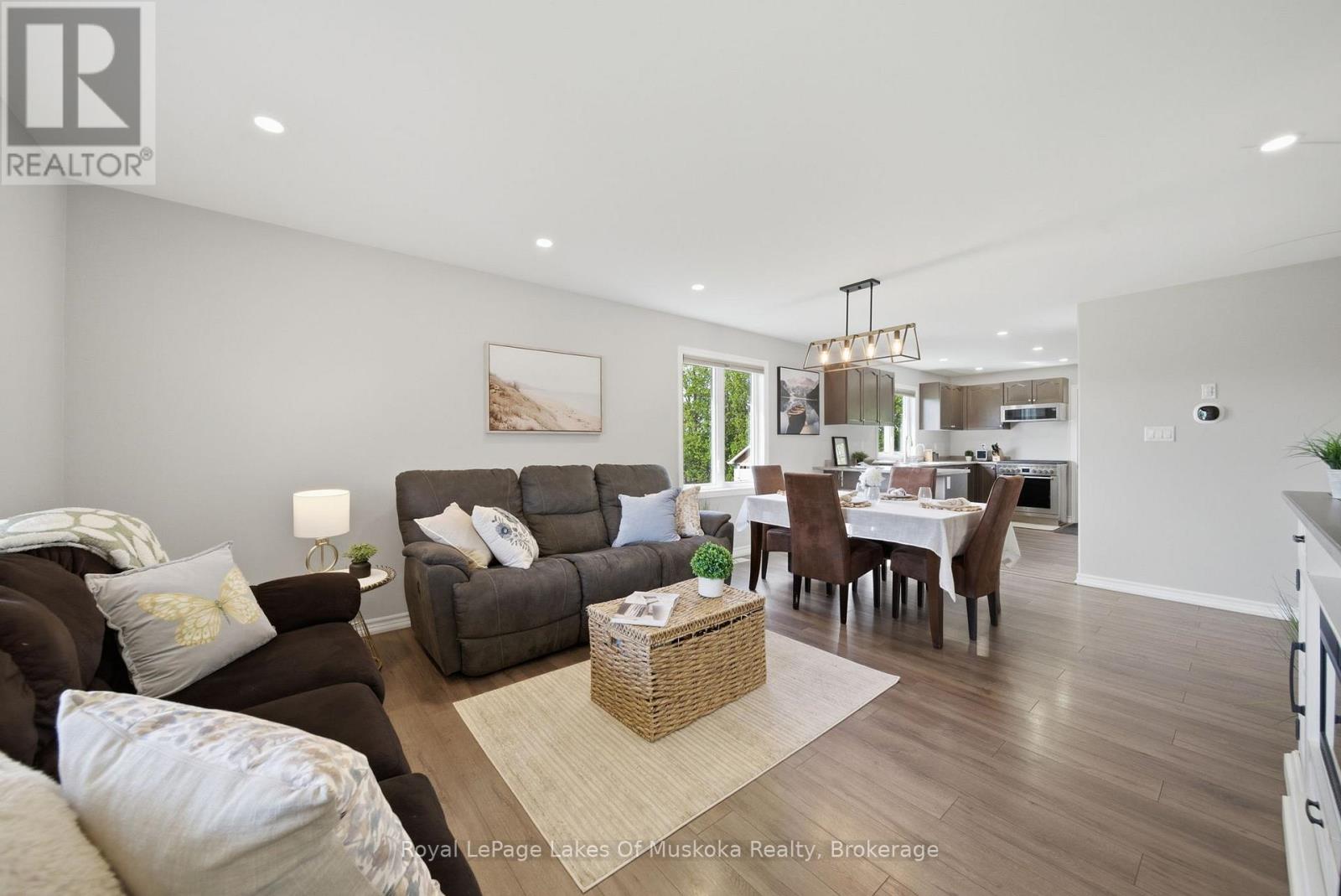 4 Keyzer Drive, Oro-Medonte (Warminster), Ontario  L3V 8N7 - Photo 7 - S13169746