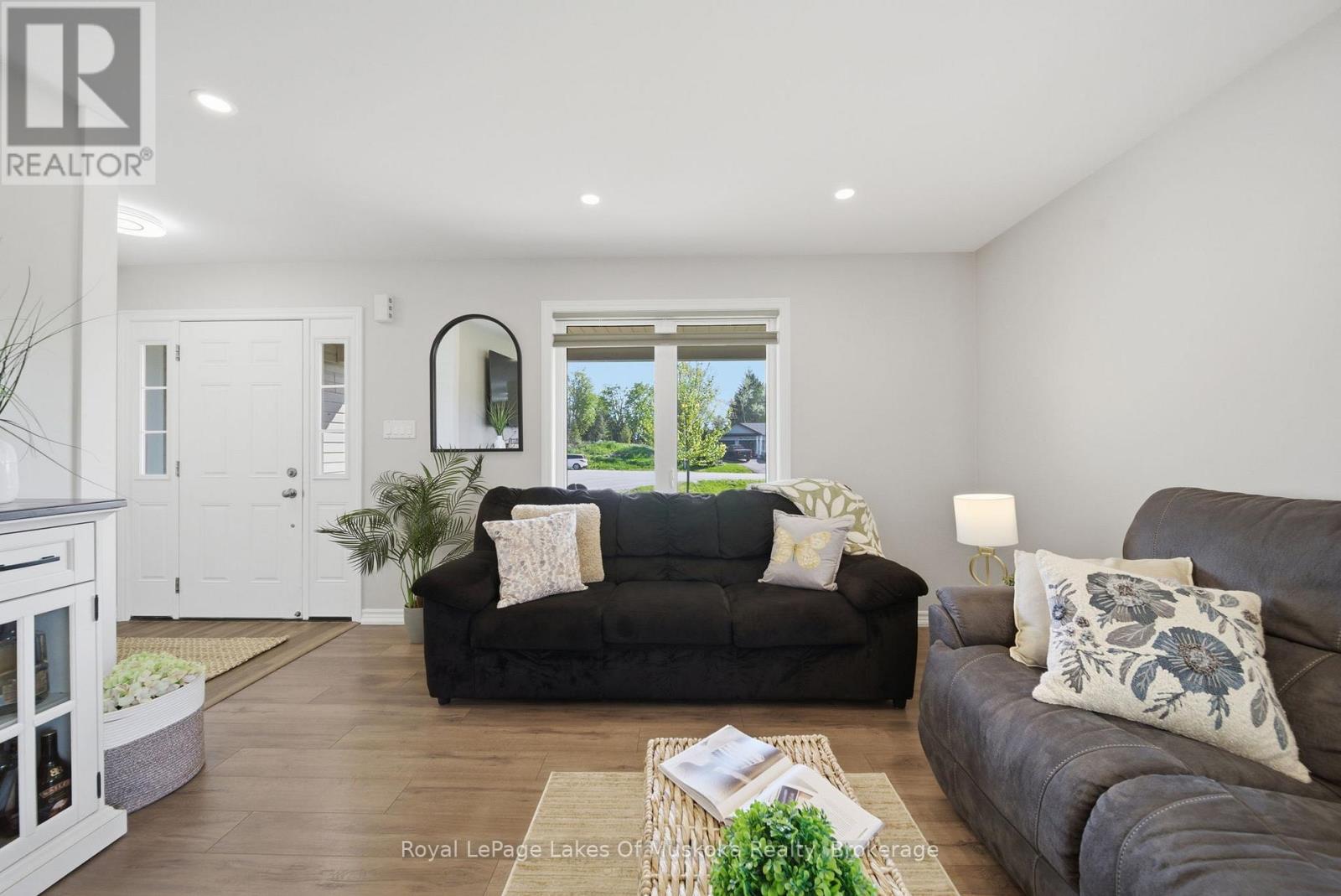 4 Keyzer Drive, Oro-Medonte (Warminster), Ontario  L3V 8N7 - Photo 8 - S13169746