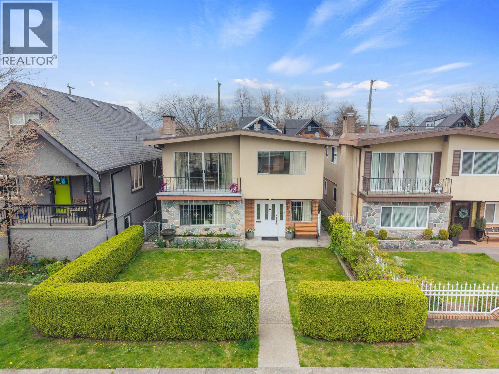 2663 Dundas Street, Vancouver, British Columbia  V5K 1R1 - Photo 1 - R3110324