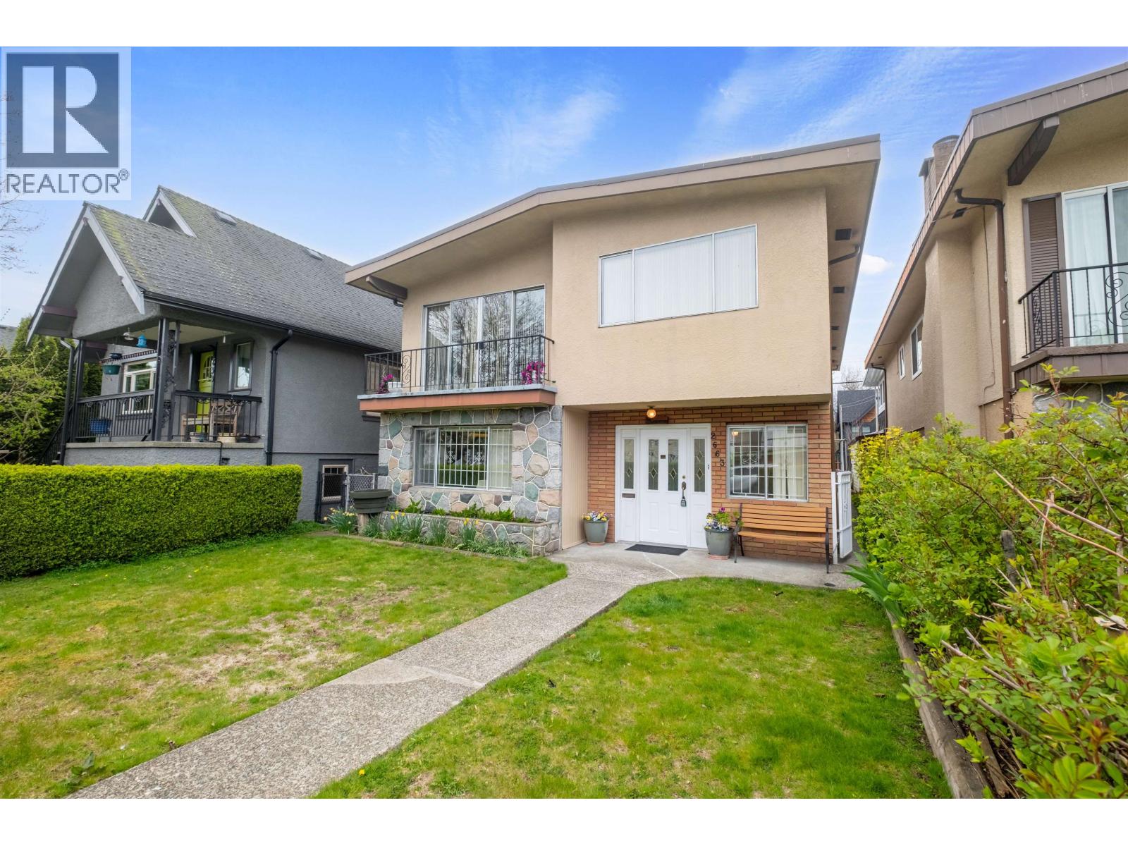 2663 Dundas Street, Vancouver, British Columbia  V5K 1R1 - Photo 2 - R3110324