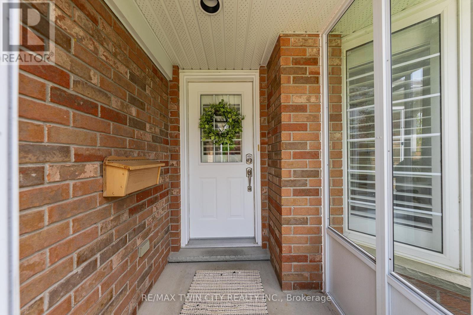 514 Brentcliffe Drive, Waterloo, Ontario  N2T 2S4 - Photo 5 - X13169566