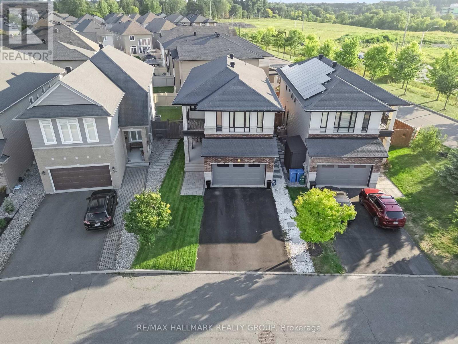 327 BALLINVILLE CIRCLE, Ottawa, Ontario
