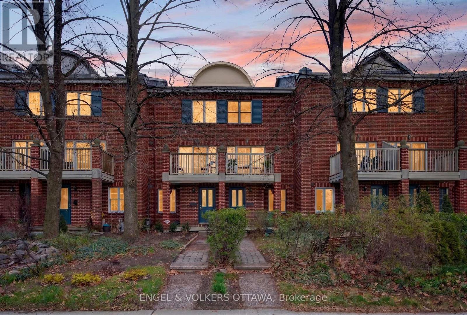 36 Brigadier Private, Ottawa, Ontario  K1N 1E6 - Photo 2 - X13169886