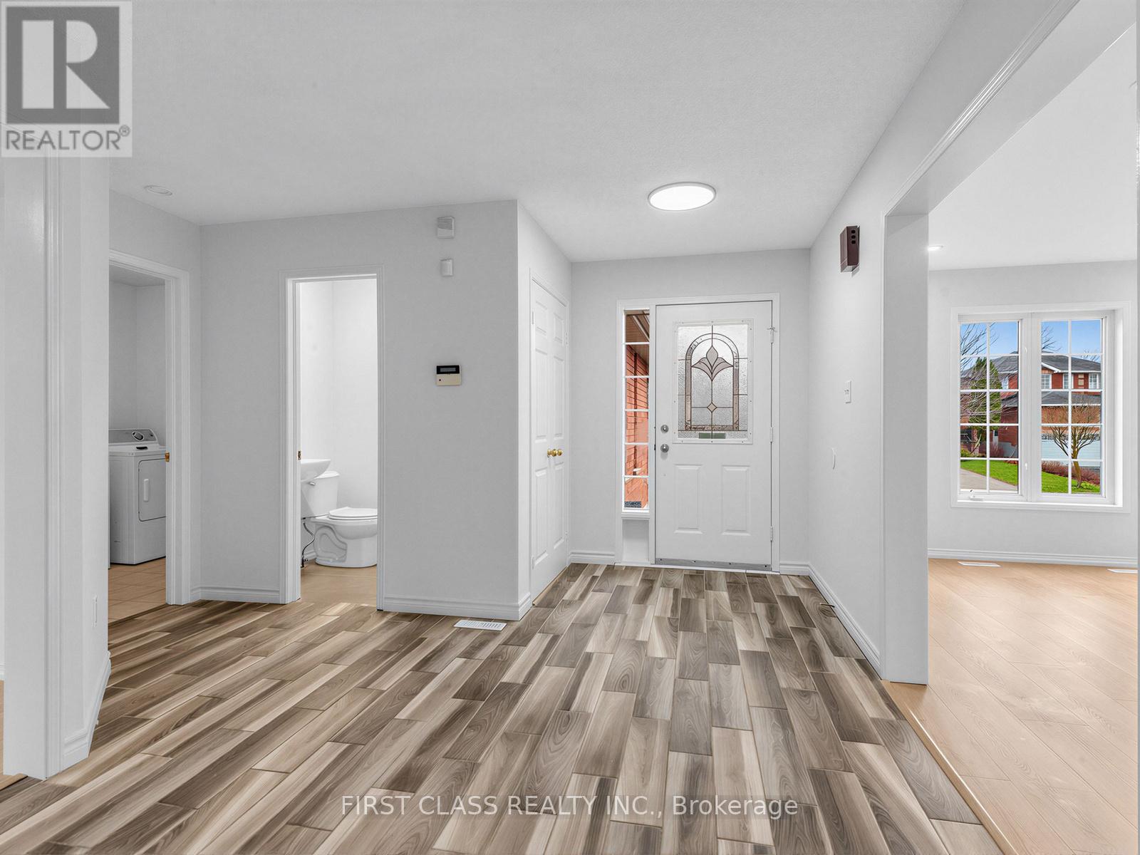 104 Chalmers Drive, Barrie, Ontario L4N 8V9 - Photo 2 - S13067016