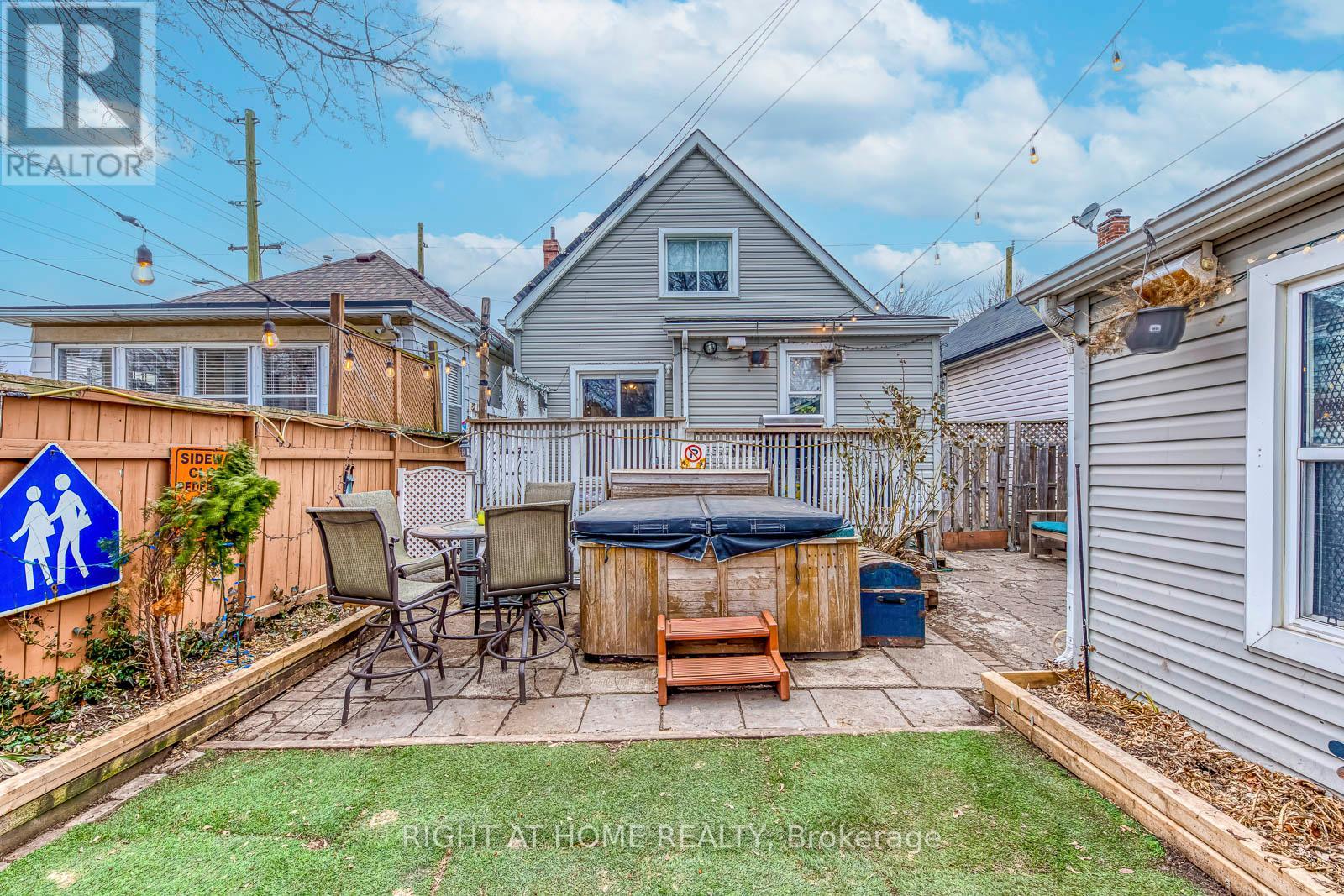 64 Wexford Avenue N, Hamilton, Ontario  L8H 4M4 - Photo 5 - X12801458