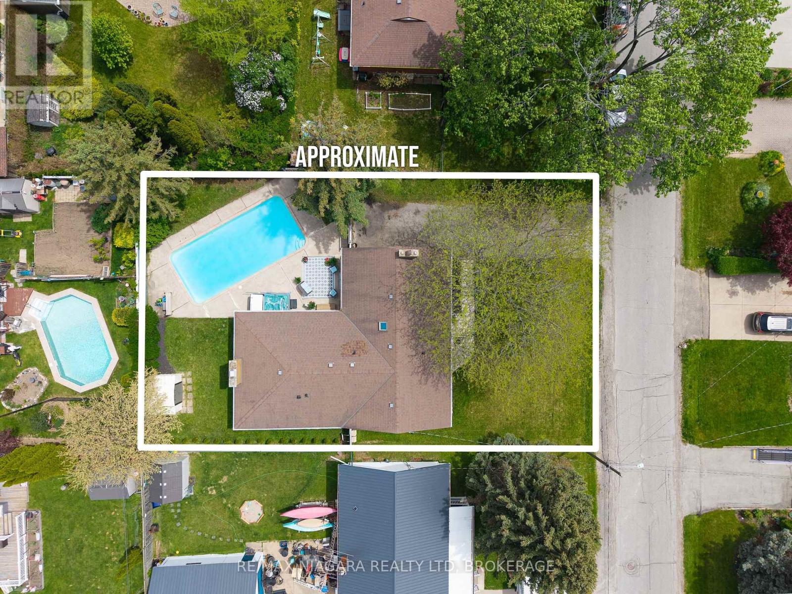 4 Mackie Street, St. Catharines, Ontario  L2N 5N5 - Photo 1 - X13169732