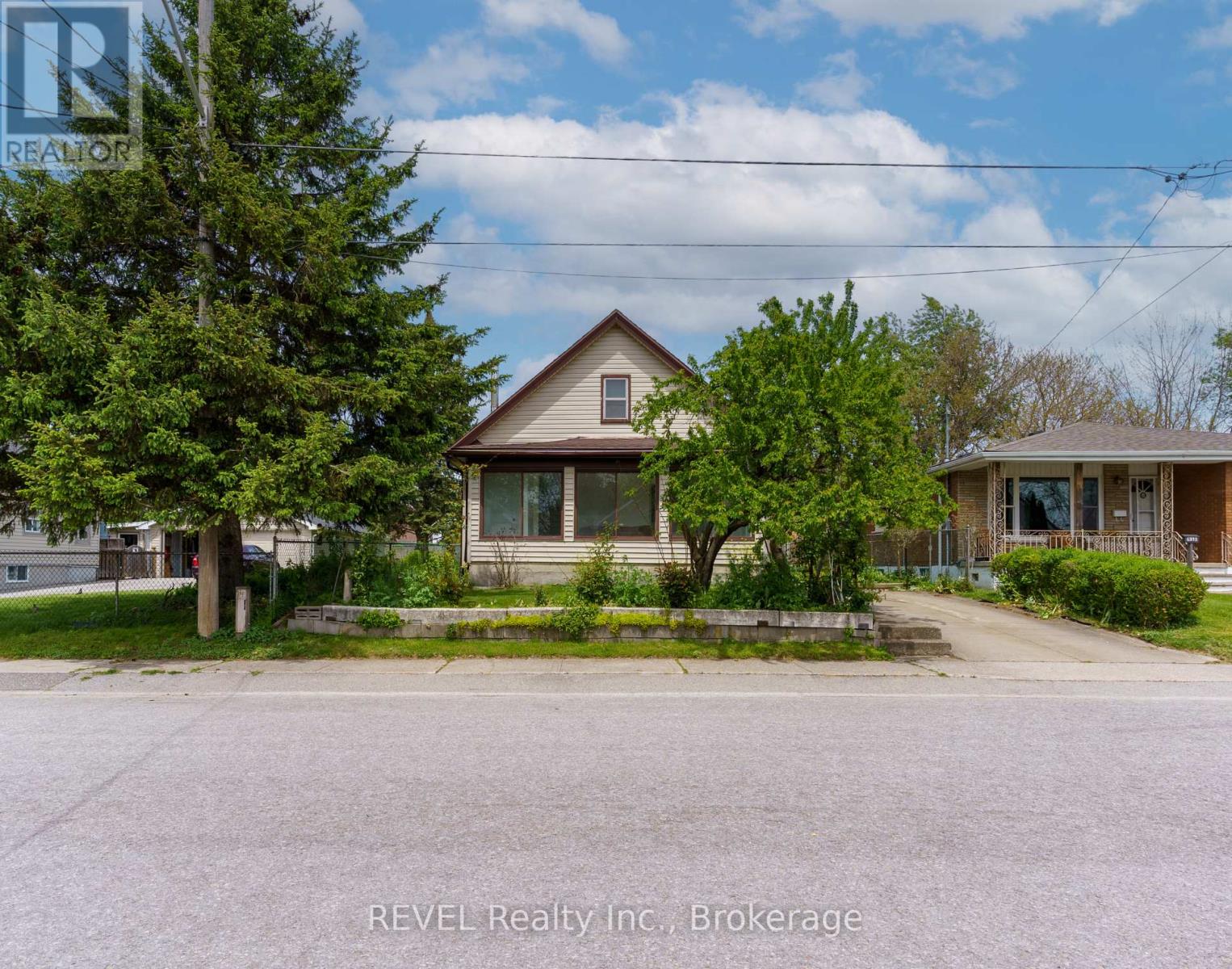 6401 Taylor Street, Niagara Falls, Ontario  L2G 2E9 - Photo 1 - X13170044