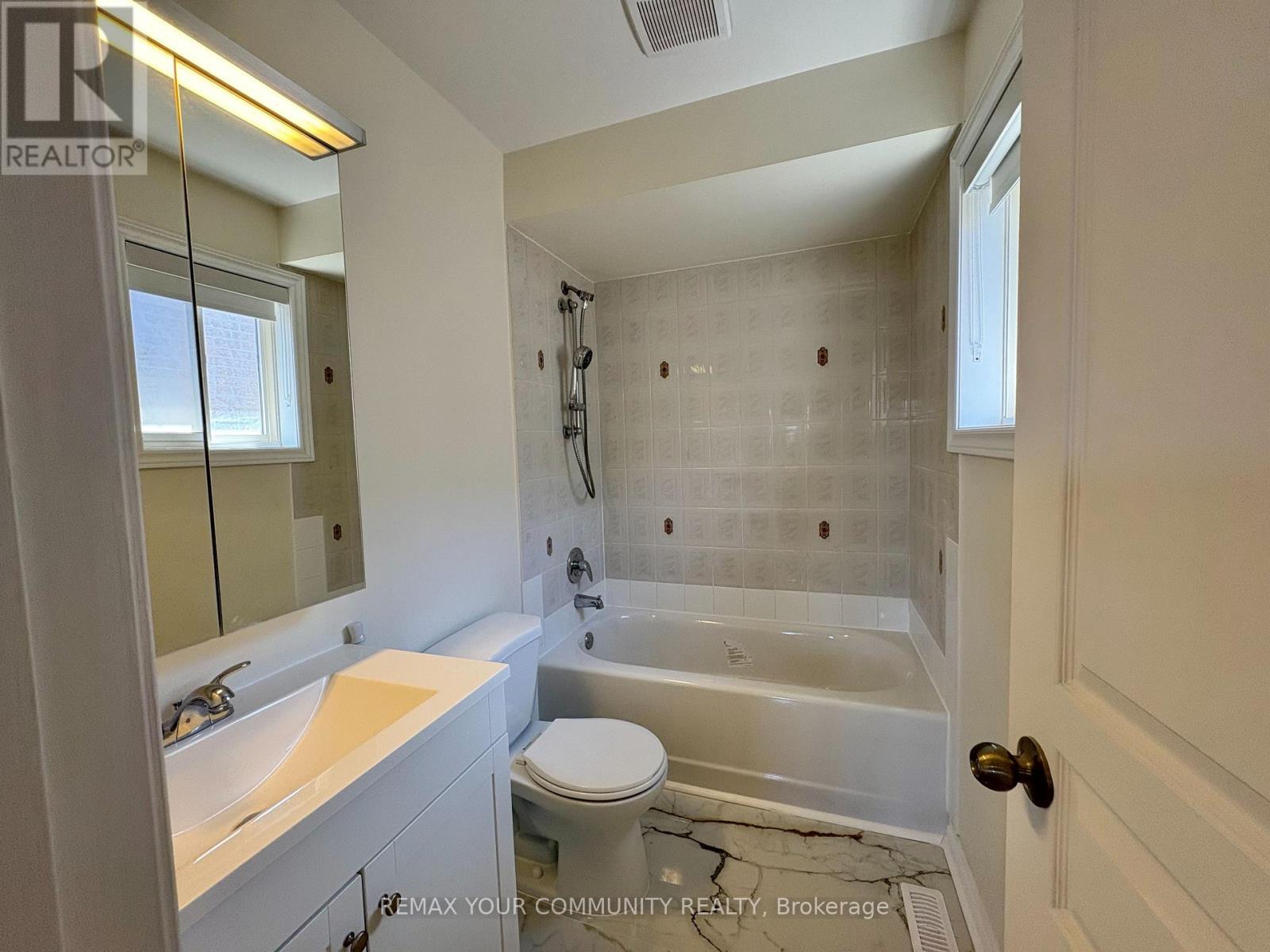 52 Stanley Street, Barrie, Ontario  L4M 6V6 - Photo 19 - S13109898