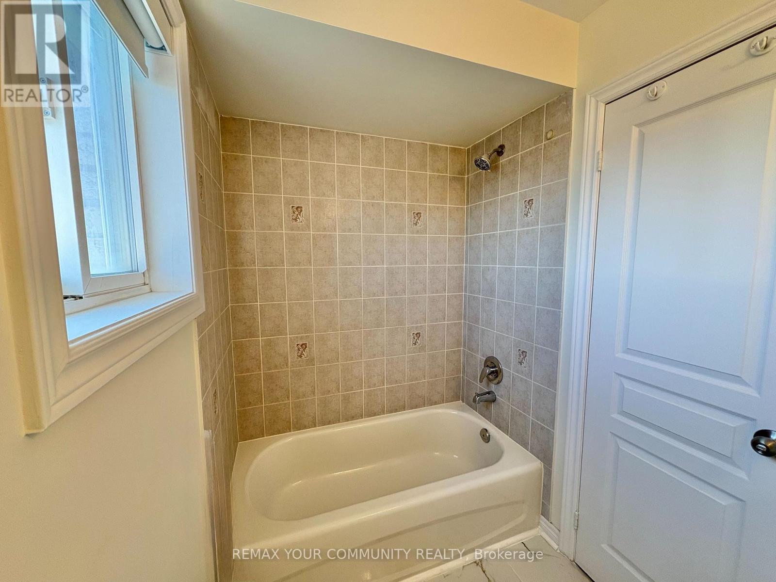 52 Stanley Street, Barrie, Ontario  L4M 6V6 - Photo 16 - S13109898