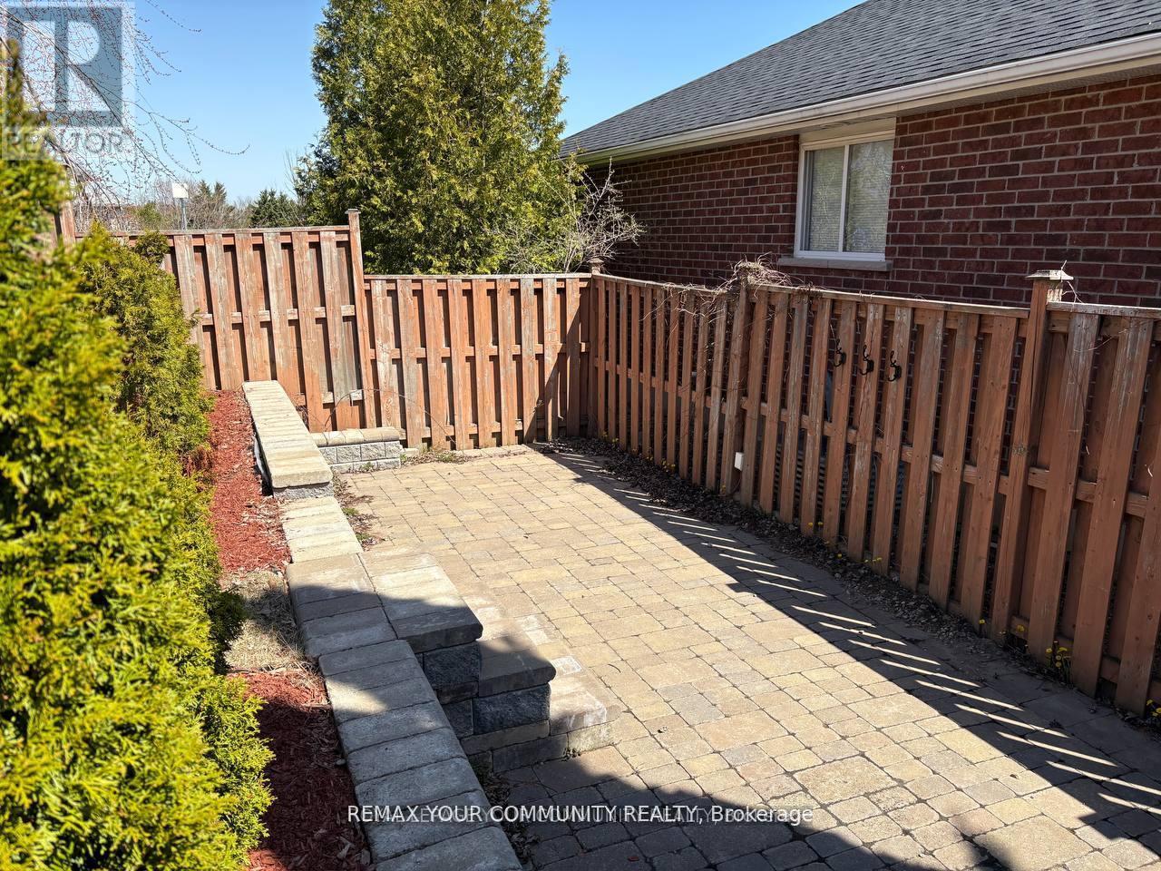 52 Stanley Street, Barrie, Ontario  L4M 6V6 - Photo 23 - S13109898