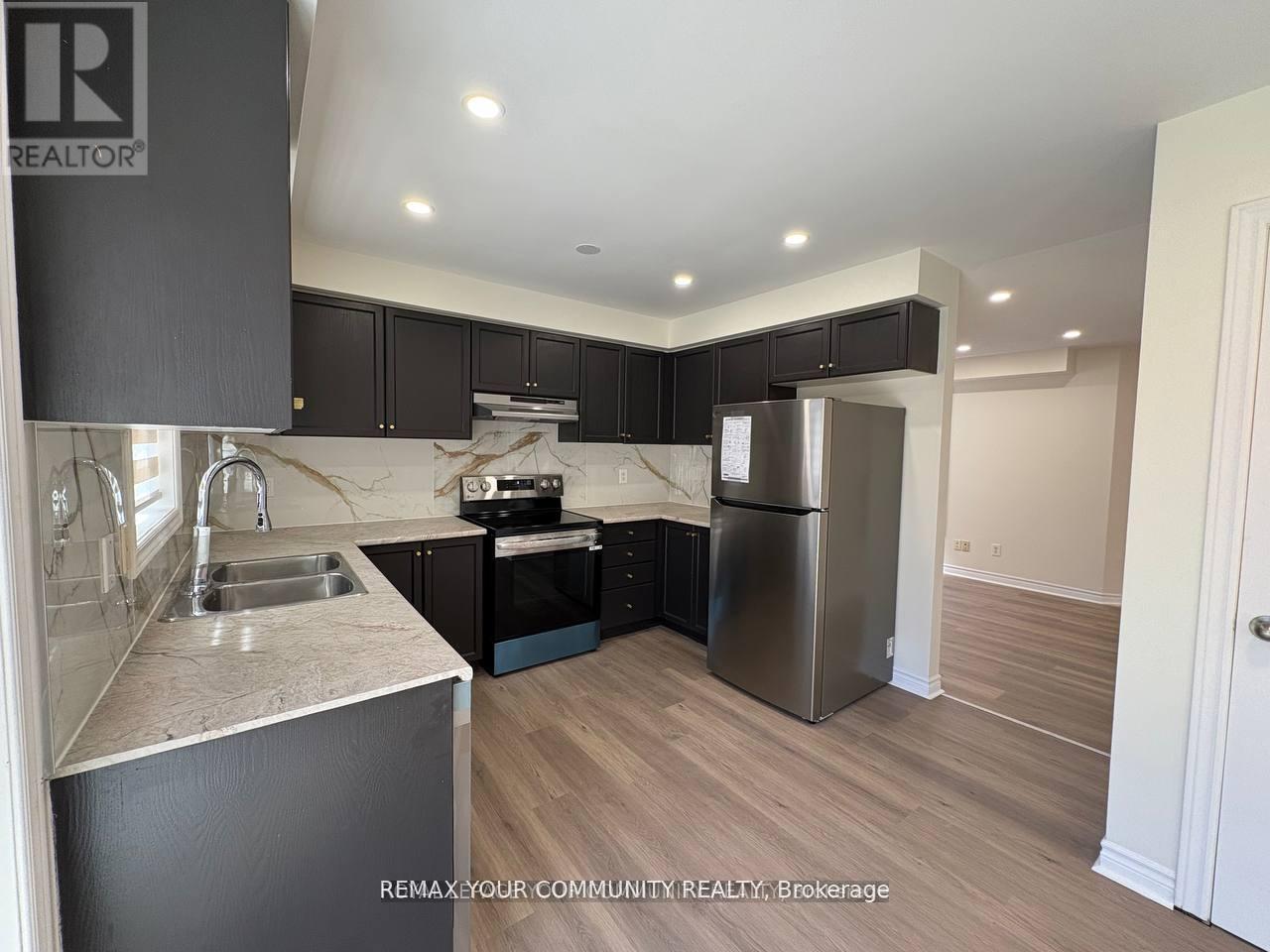 52 Stanley Street, Barrie, Ontario  L4M 6V6 - Photo 6 - S13109898