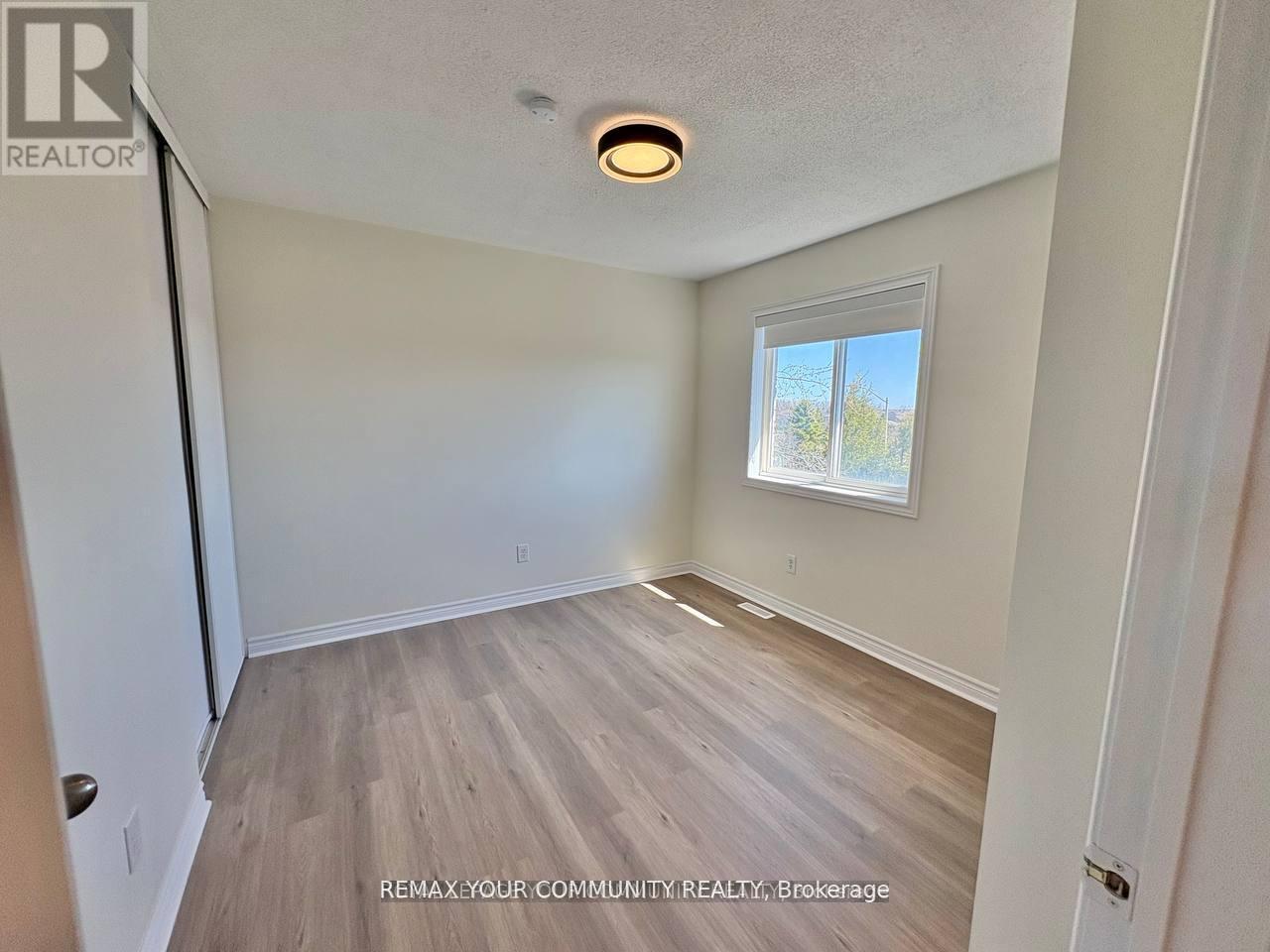52 Stanley Street, Barrie, Ontario  L4M 6V6 - Photo 14 - S13109898
