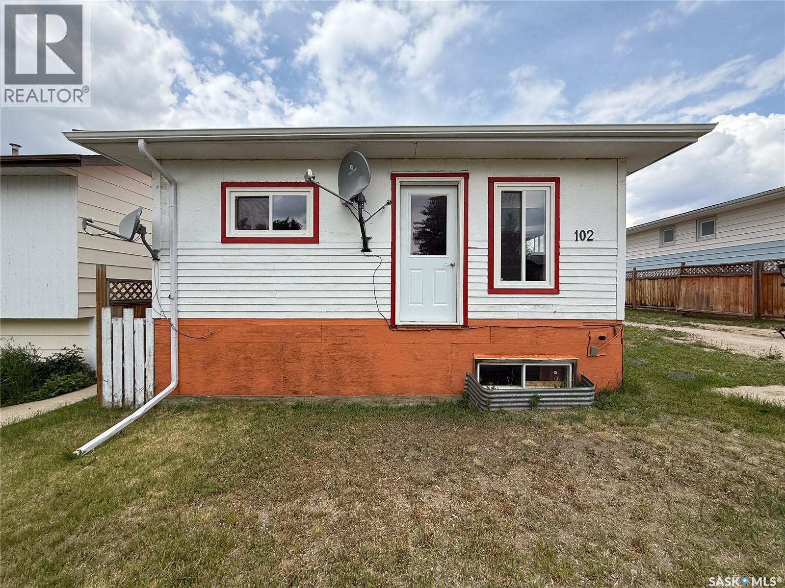 102 Wayne Street, Abbey, Saskatchewan  S0N 0A0 - Photo 2 - SK008624