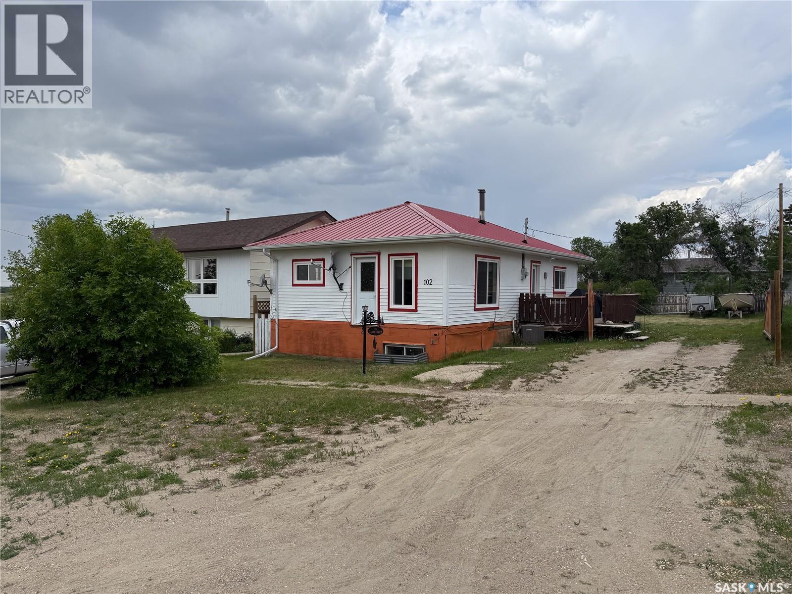 102 Wayne Street, Abbey, Saskatchewan  S0N 0A0 - Photo 1 - SK008624