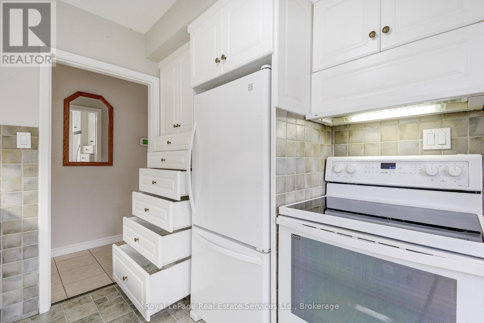 339 Weighton Drive, Oakville, Ontario  L6R 2R5 - Photo 17 - W12955414