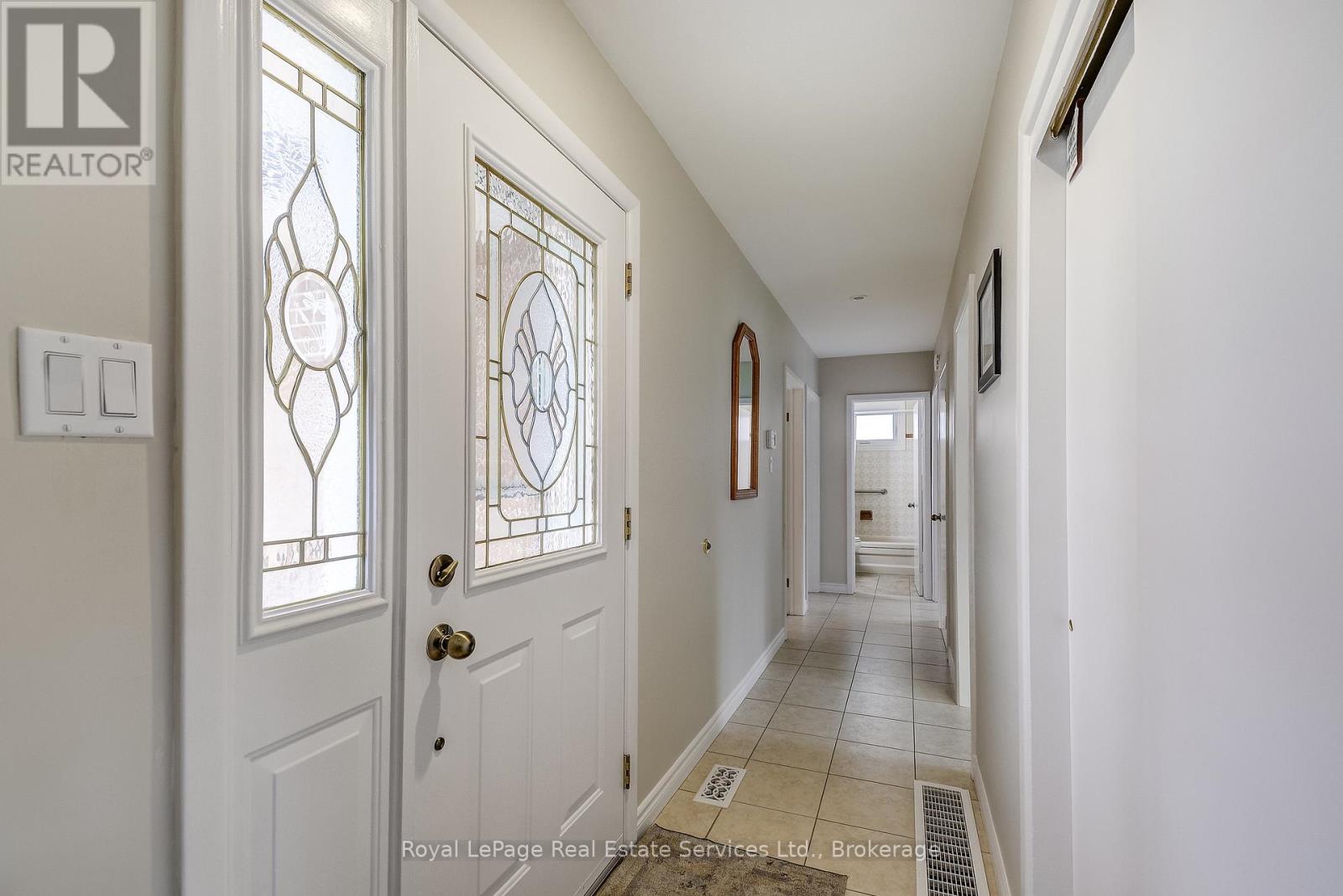 339 Weighton Drive, Oakville, Ontario  L6R 2R5 - Photo 5 - W12955414