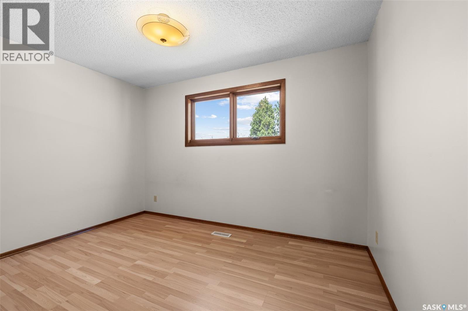 21 Merlin Crescent N, Regina, Saskatchewan  S4R 3E2 - Photo 13 - SK036742