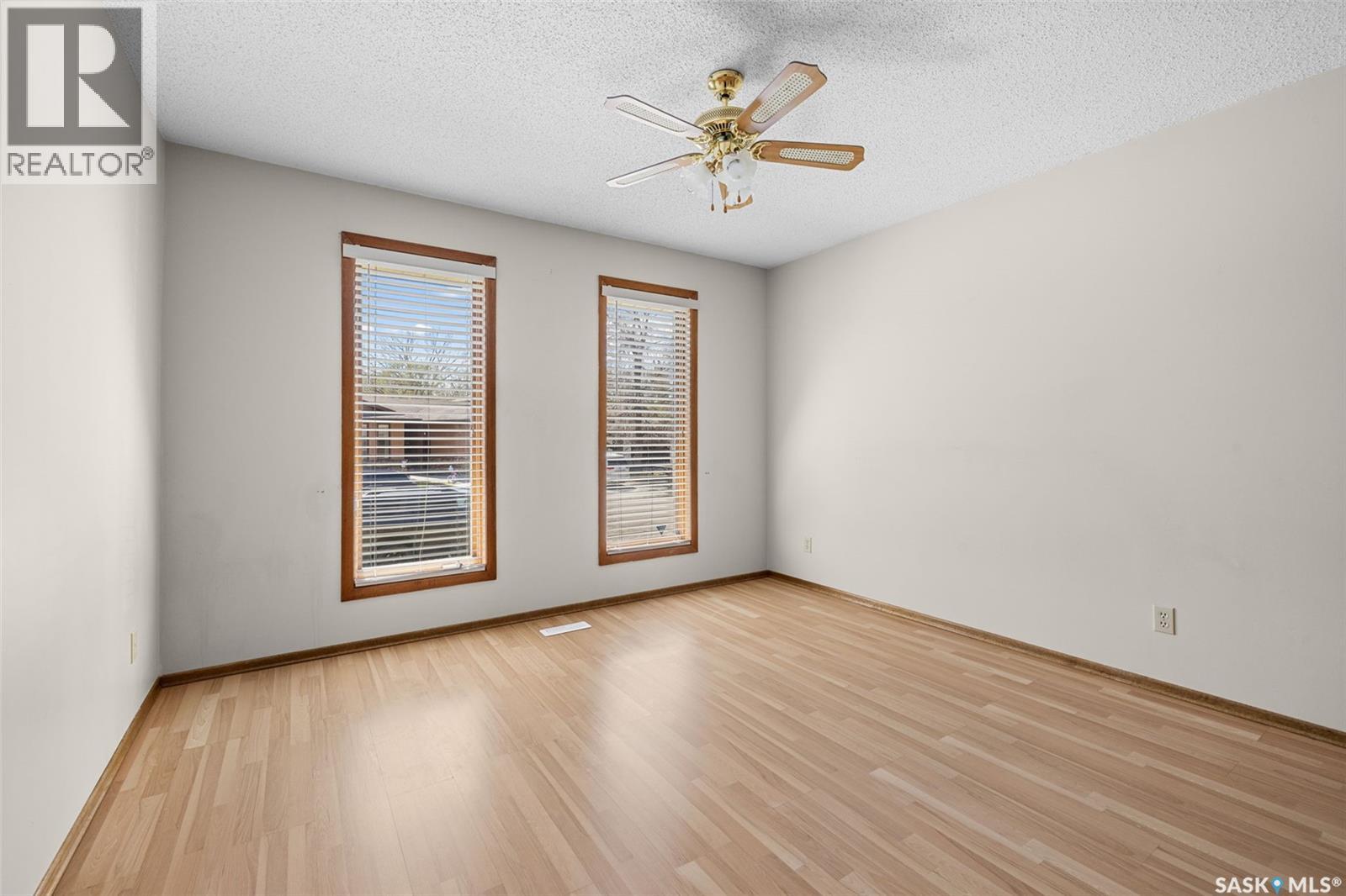 21 Merlin Crescent N, Regina, Saskatchewan  S4R 3E2 - Photo 6 - SK036742