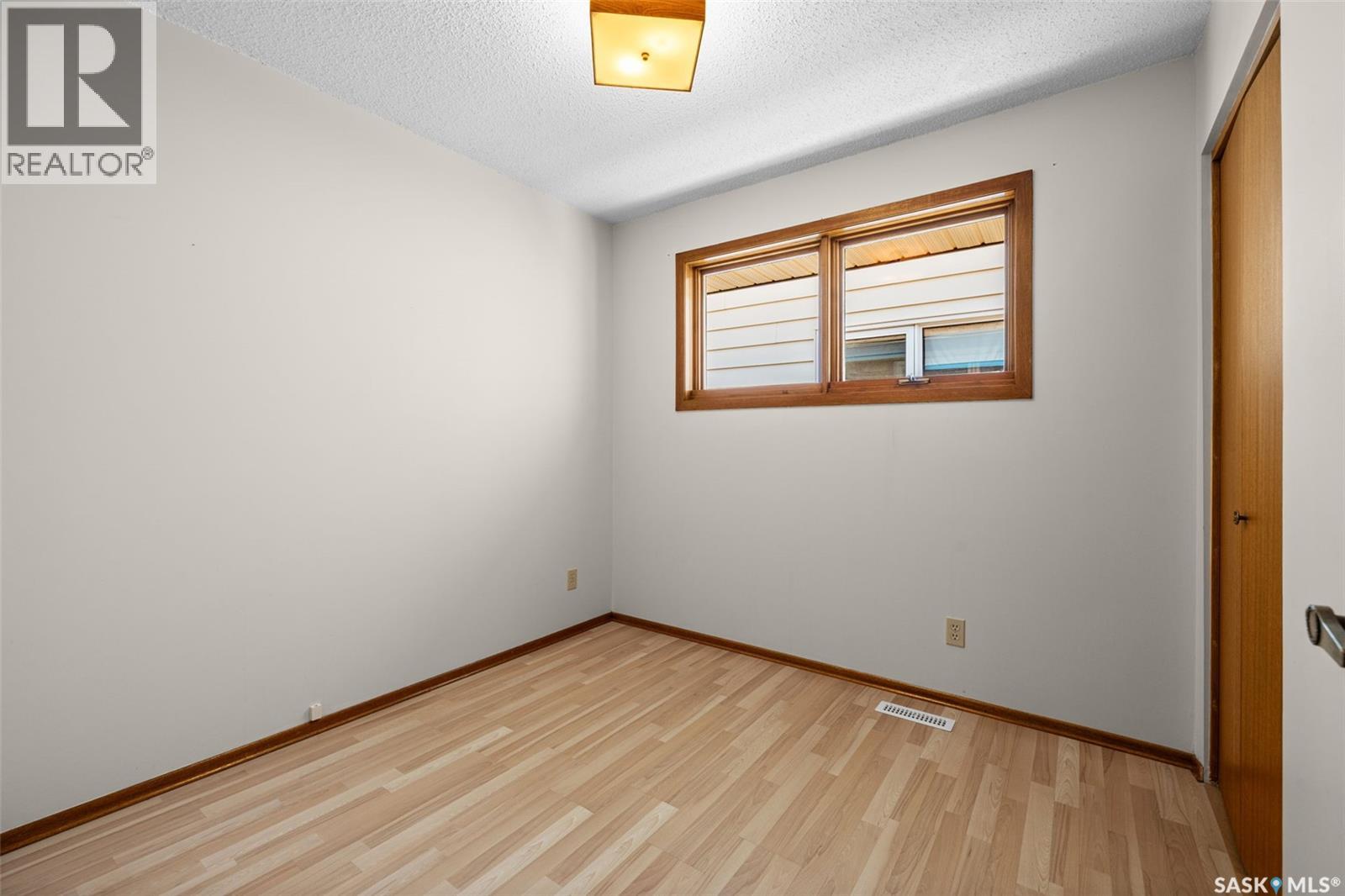 21 Merlin Crescent N, Regina, Saskatchewan  S4R 3E2 - Photo 11 - SK036742