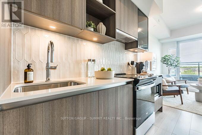 504 - 395 Dundas Street W, Oakville, Ontario  L5M 5R8 - Photo 2 - W13169050