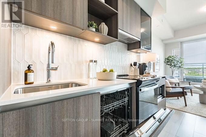 504 - 395 Dundas Street W, Oakville, Ontario  L5M 5R8 - Photo 3 - W13169050