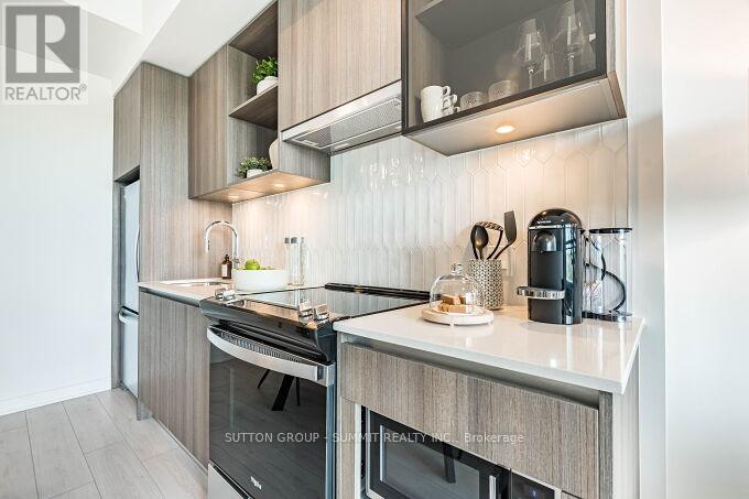 504 - 395 Dundas Street W, Oakville, Ontario  L5M 5R8 - Photo 4 - W13169050