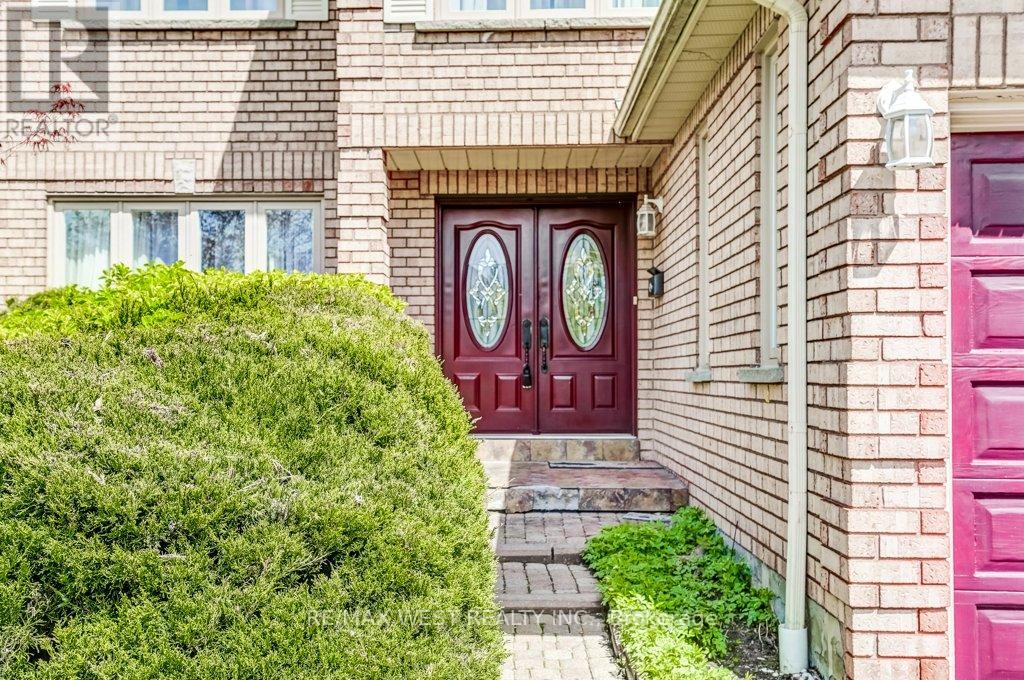 39 Braebrook Drive, Whitby, Ontario  L1R 1V3 - Photo 6 - E13169908
