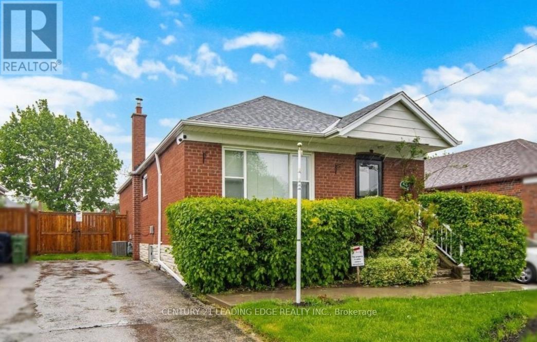 54 Lewiston Road, Toronto, Ontario  M1P 1X9 - Photo 2 - E13170032