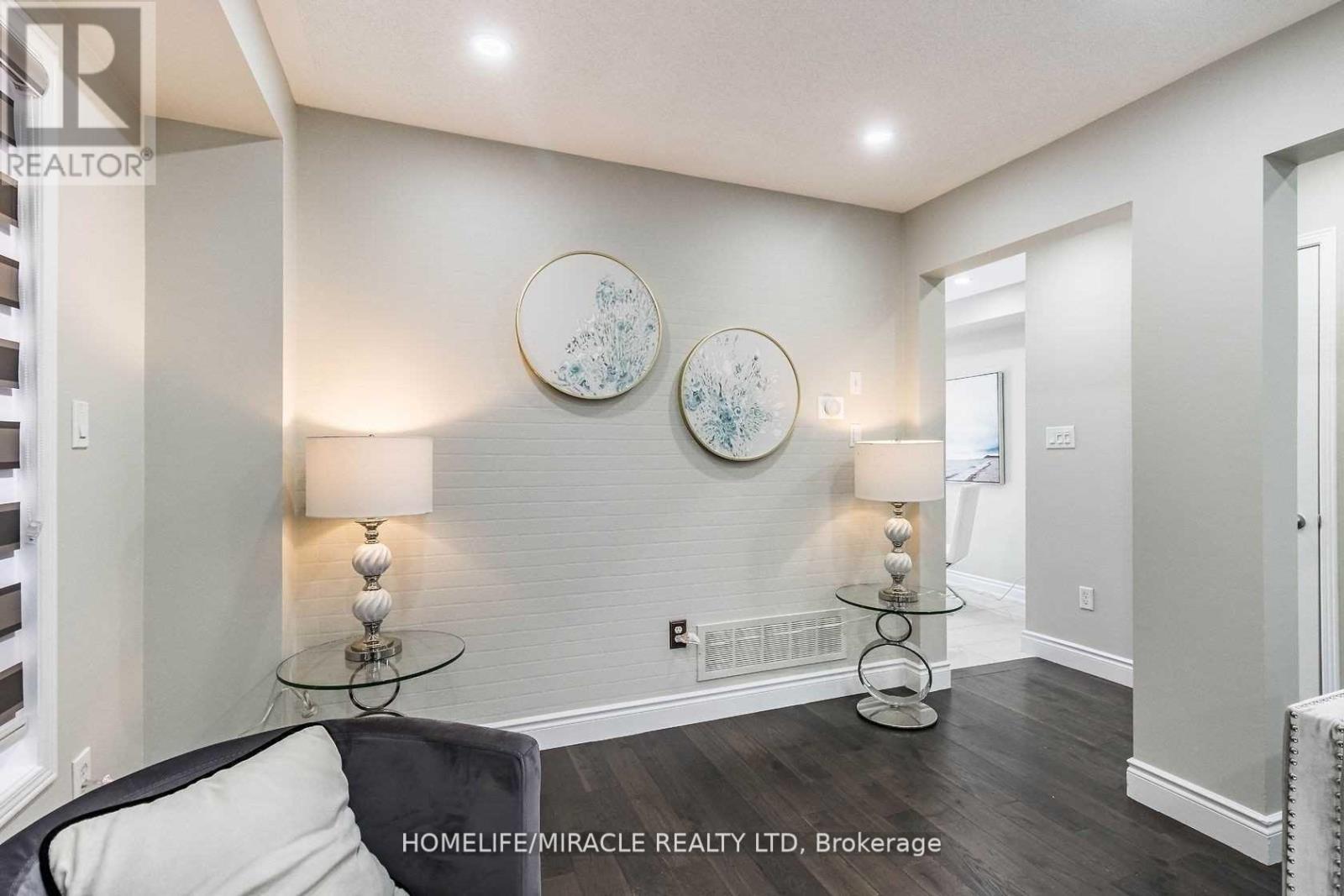 Upper - 17 Roadmaster Lane, Brampton, Ontario  L7A 3A9 - Photo 3 - W13168786
