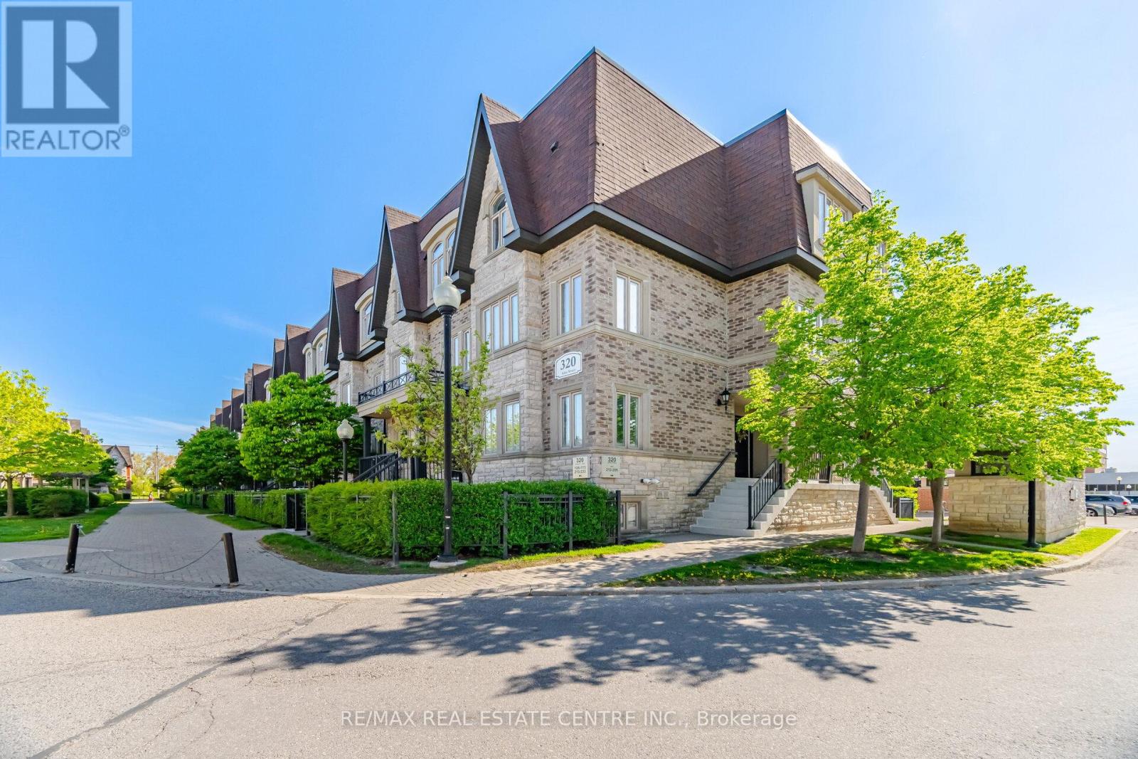211 - 320 JOHN STREET, Markham, Ontario
