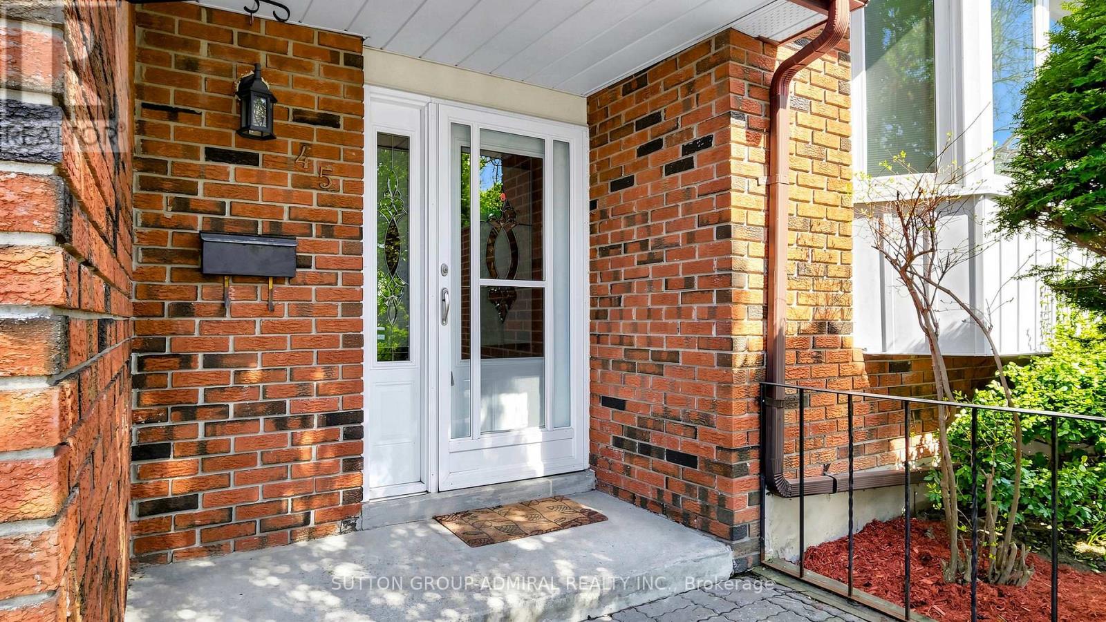 45 Howlett Avenue, Newmarket, Ontario  L3Y 5S6 - Photo 2 - N13169906