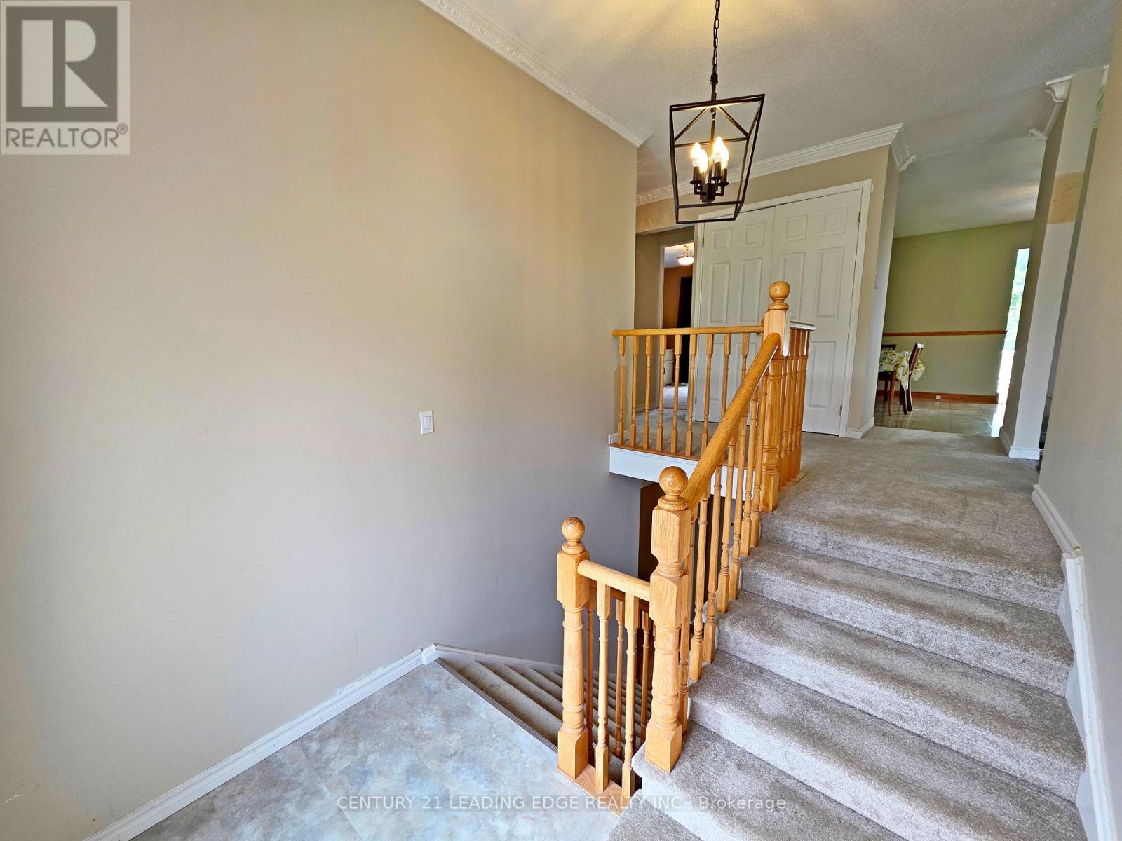 4 Bay Court, Georgina, Ontario  L4P 1B3 - Photo 4 - N13169924