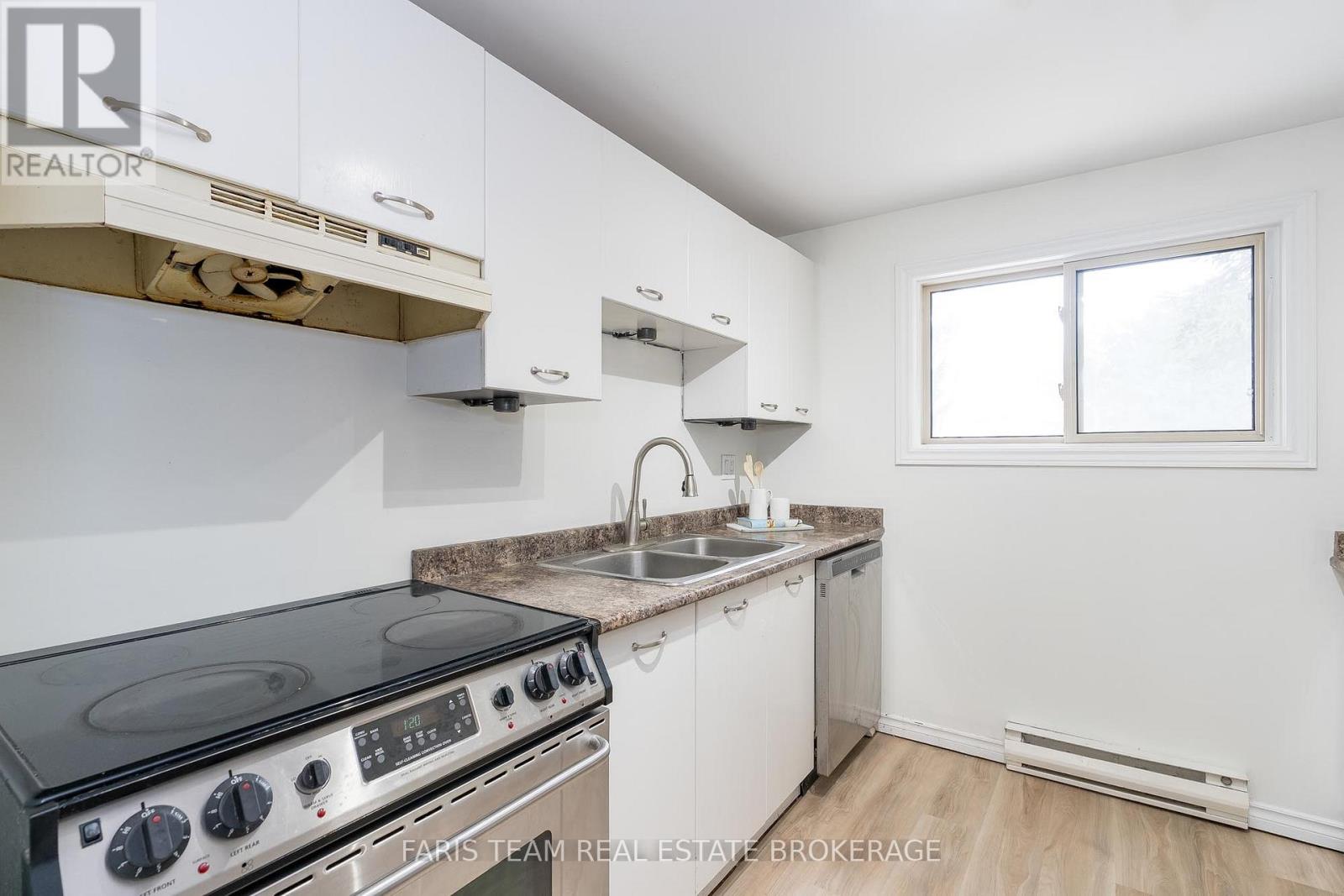 6 Pheasant Trail, Barrie, Ontario  L4N 6W4 - Photo 5 - S13169882
