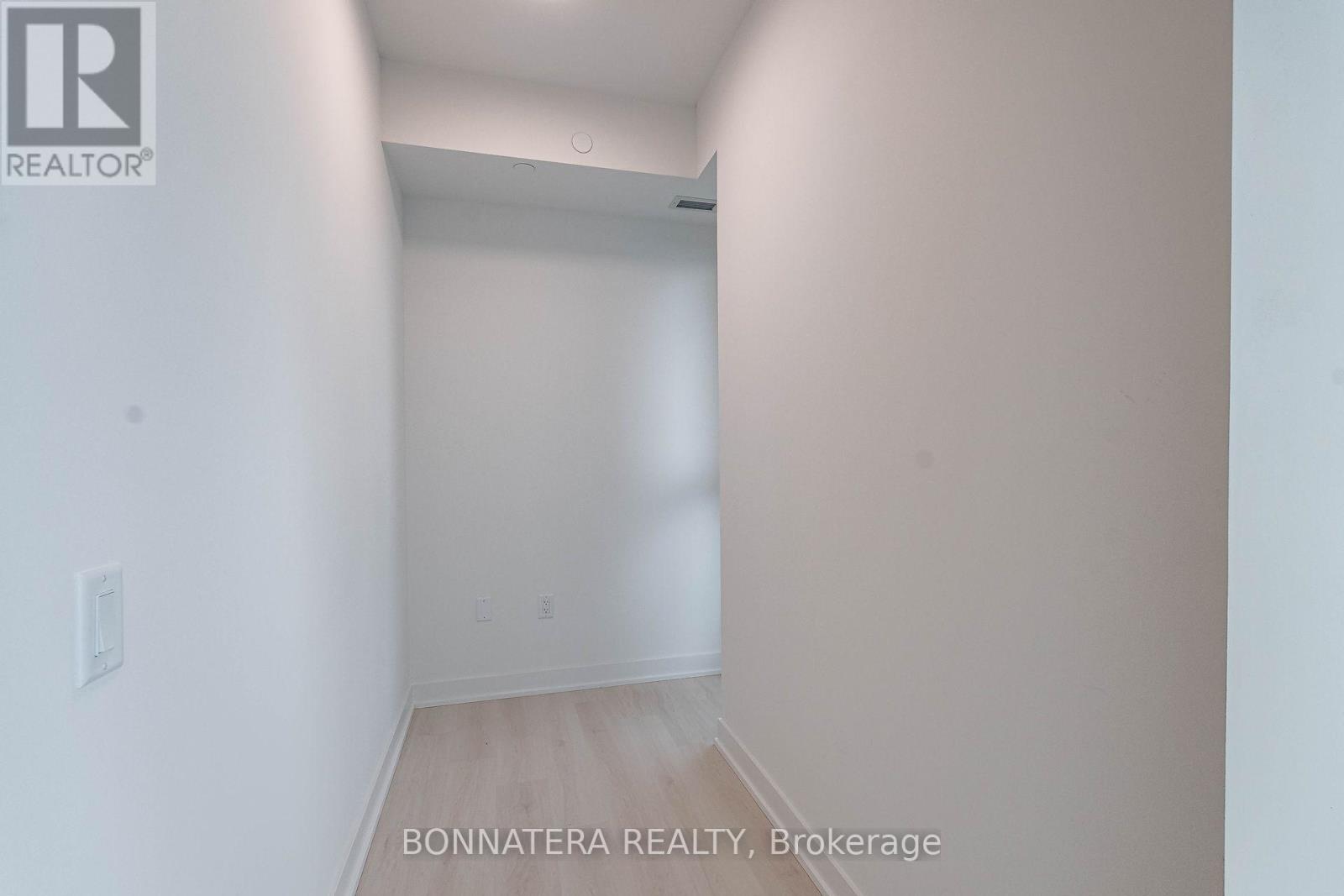 3904 - 3900 Confederation Parkway, Mississauga, Ontario  L5B 0M3 - Photo 17 - W13169854