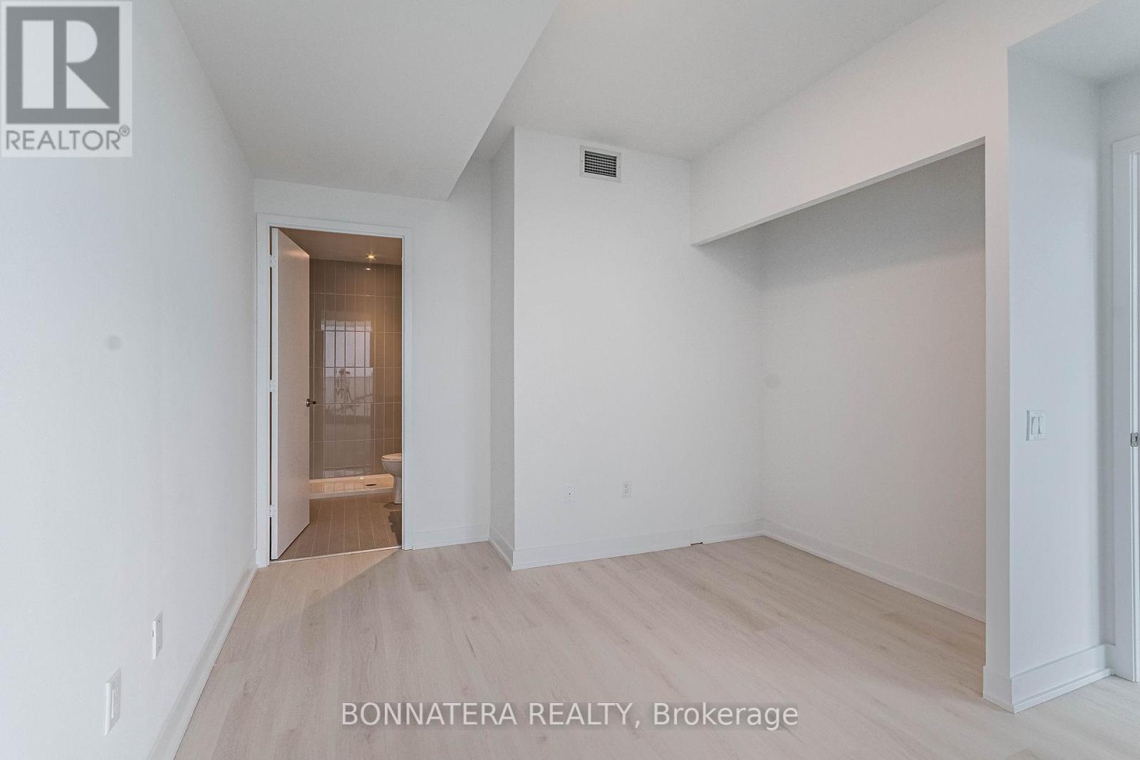 3904 - 3900 Confederation Parkway, Mississauga, Ontario  L5B 0M3 - Photo 19 - W13169854
