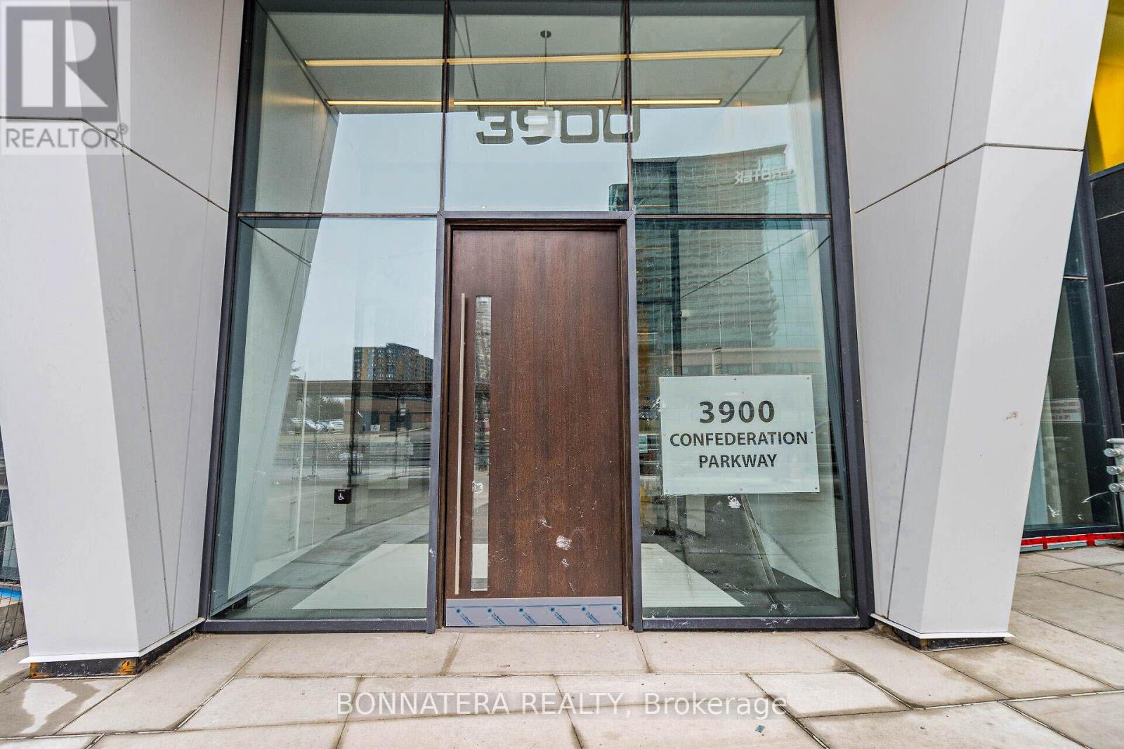 3904 - 3900 Confederation Parkway, Mississauga, Ontario  L5B 0M3 - Photo 2 - W13169854