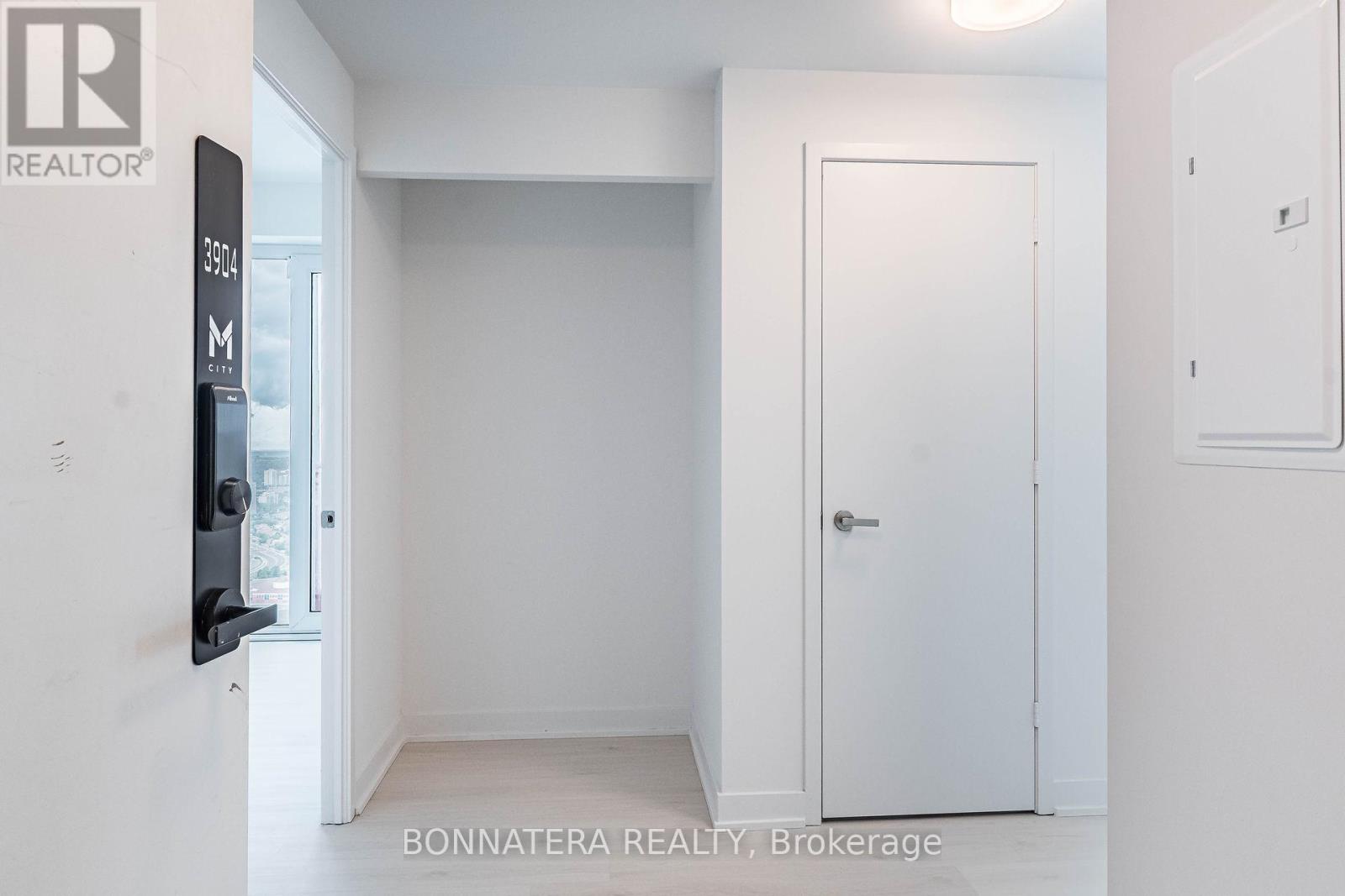3904 - 3900 Confederation Parkway, Mississauga, Ontario  L5B 0M3 - Photo 7 - W13169854