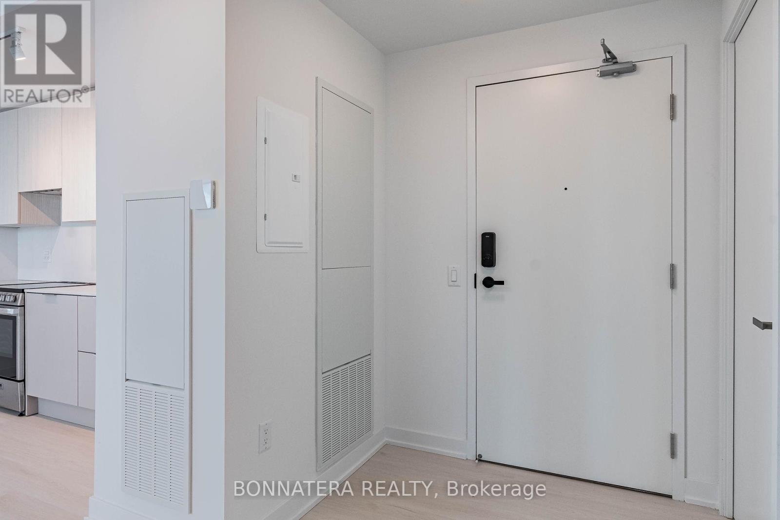 3904 - 3900 Confederation Parkway, Mississauga, Ontario  L5B 0M3 - Photo 8 - W13169854