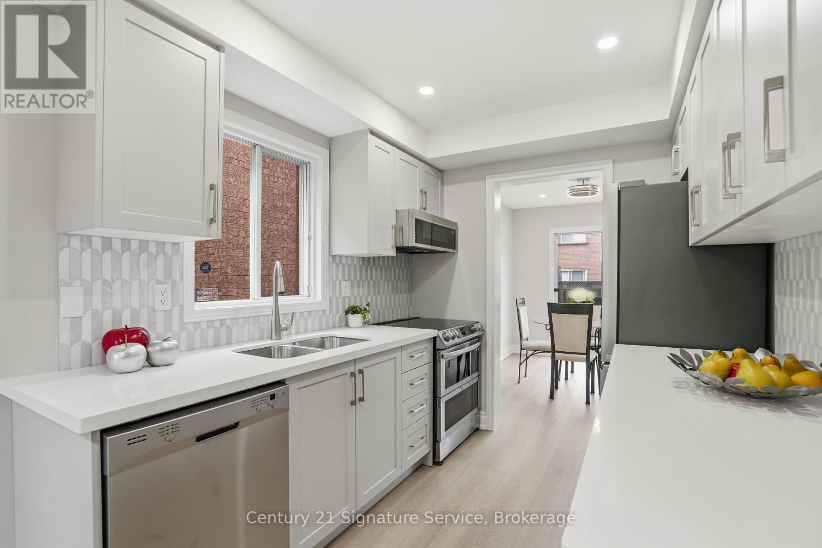 3811 Densbury Drive, Mississauga, Ontario  L5N 6Z3 - Photo 6 - W13169884